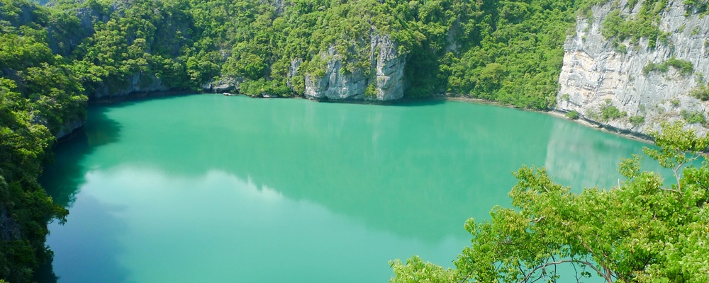A boat trip to the Ang Thong national marine park